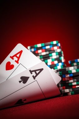 hoki 108 mobile app interface showing live sportsbook odds and live-dealer table selection