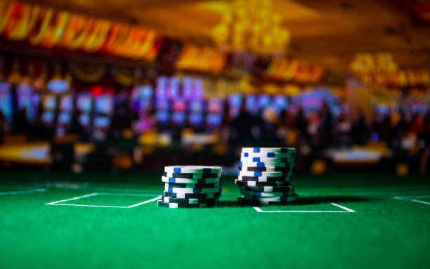 hoki 108 live-dealer blackjack table on mobile phone screen
