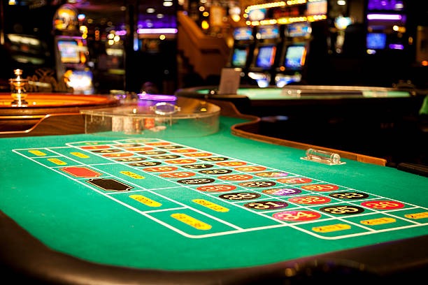 hoki 108 mobile app interface showing live roulette table on smartphone screen with low-data streaming indicator